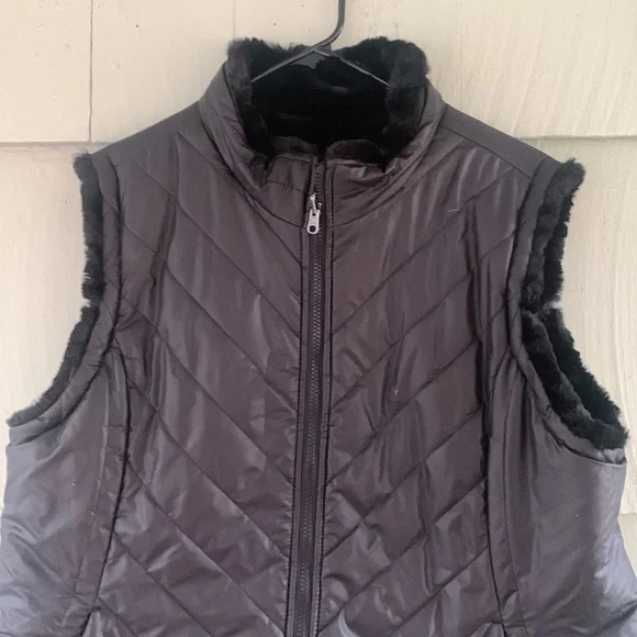 NICOLE Miller reversible quilted black faux fur vest - Picture 3 of 12